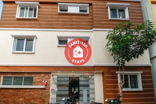 Фотография гостиницы Capital O 62363 N R Residency