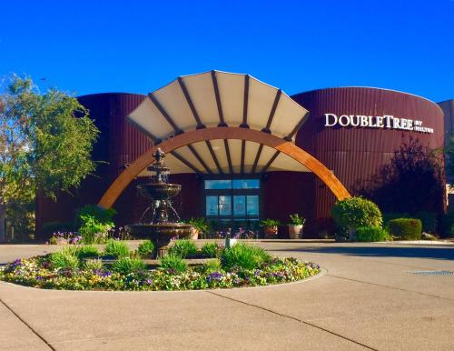 Фотография гостиницы DoubleTree by Hilton Hotel & Spa Napa Valley - American Canyon