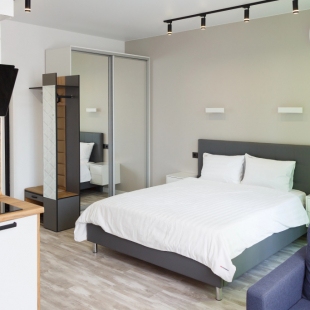 Фотография квартиры Апартаменты Red Apartments Арт Лайт Ренуар