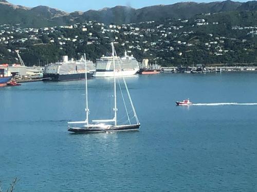 Фотография Жилья Romantic & Luxurious Studio Apt with harbour views