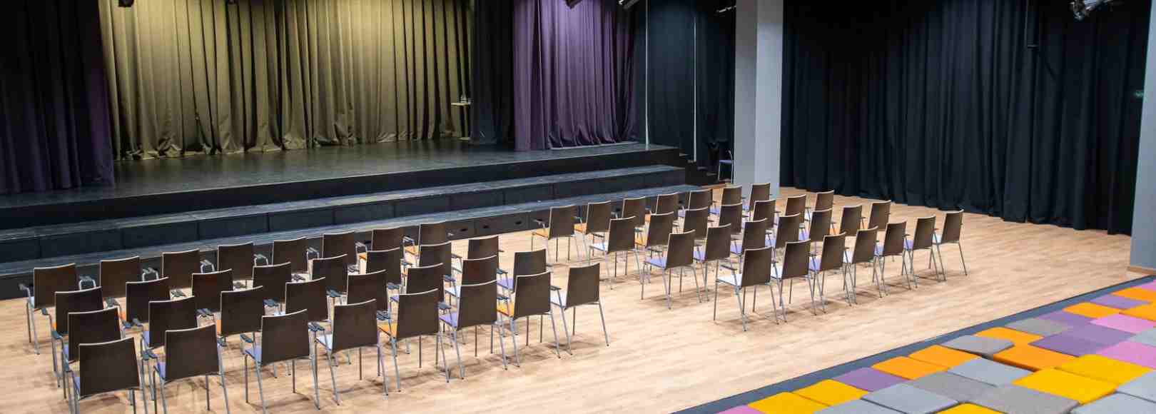 Фотография концертного зала Театральный зал Новая школа