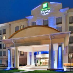 Фотографии гостиницы 
            Holiday Inn Express Hotel & Suites Fredericksburg, an IHG Hotel