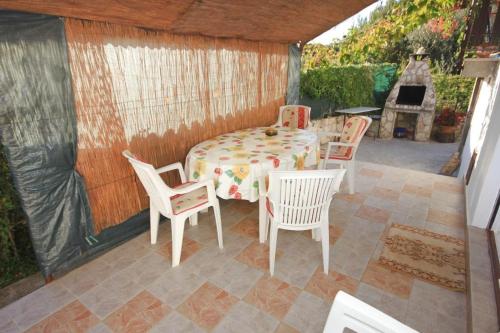 Фотография гостевого дома Apartments with a parking space Fazana - 7230