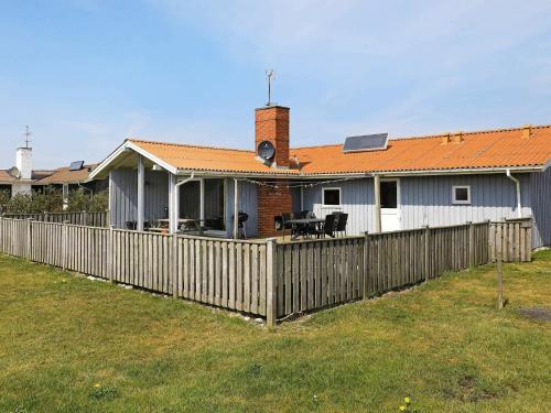 Фотография гостевого дома Four-Bedroom Holiday home in Harboøre 12