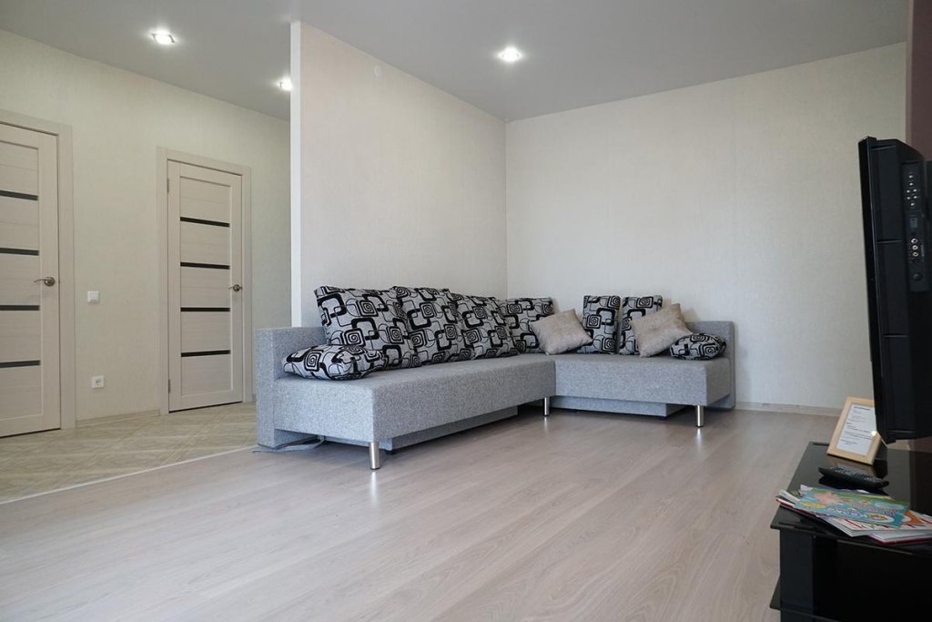 Фотография квартиры Диван и чемодан на Галущака 15