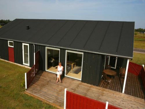 Фотография гостевого дома Three-Bedroom Holiday home in Væggerløse 17