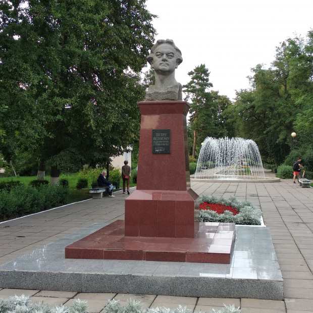 Фотографии памятника 
            Памятник Петру I