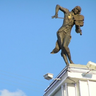 Фотография памятника Памятник скрипачу на крыше