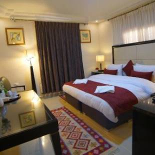 Фотографии гостиницы
Over Mountains Hotel