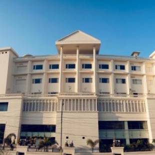 Фотографии гостиницы 
            Zone by The Park, Jammu