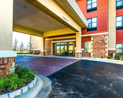 Фотография гостиницы Comfort Inn & Suites Shawnee North near I-40