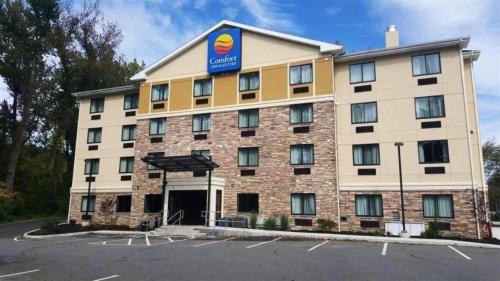 Фотографии гостиницы 
            Comfort Inn & Suites Brattleboro I-91