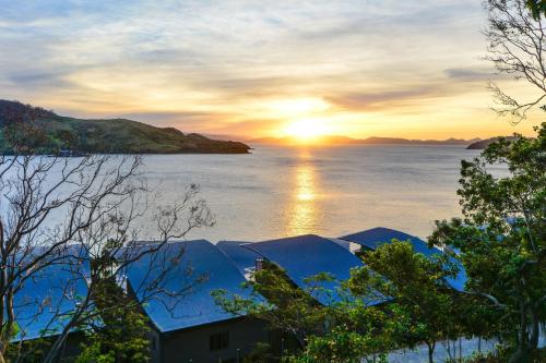 Фотография гостевого дома NEWLY BEAUTFULLY RENOVATED 16 The Casuarina - 3 Bedroom House With 180 Degree Ocean Views