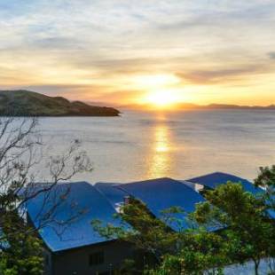 Фотографии гостевого дома
NEWLY BEAUTFULLY RENOVATED 16 The Casuarina - 3 Bedroom House With 180 Degree Ocean Views