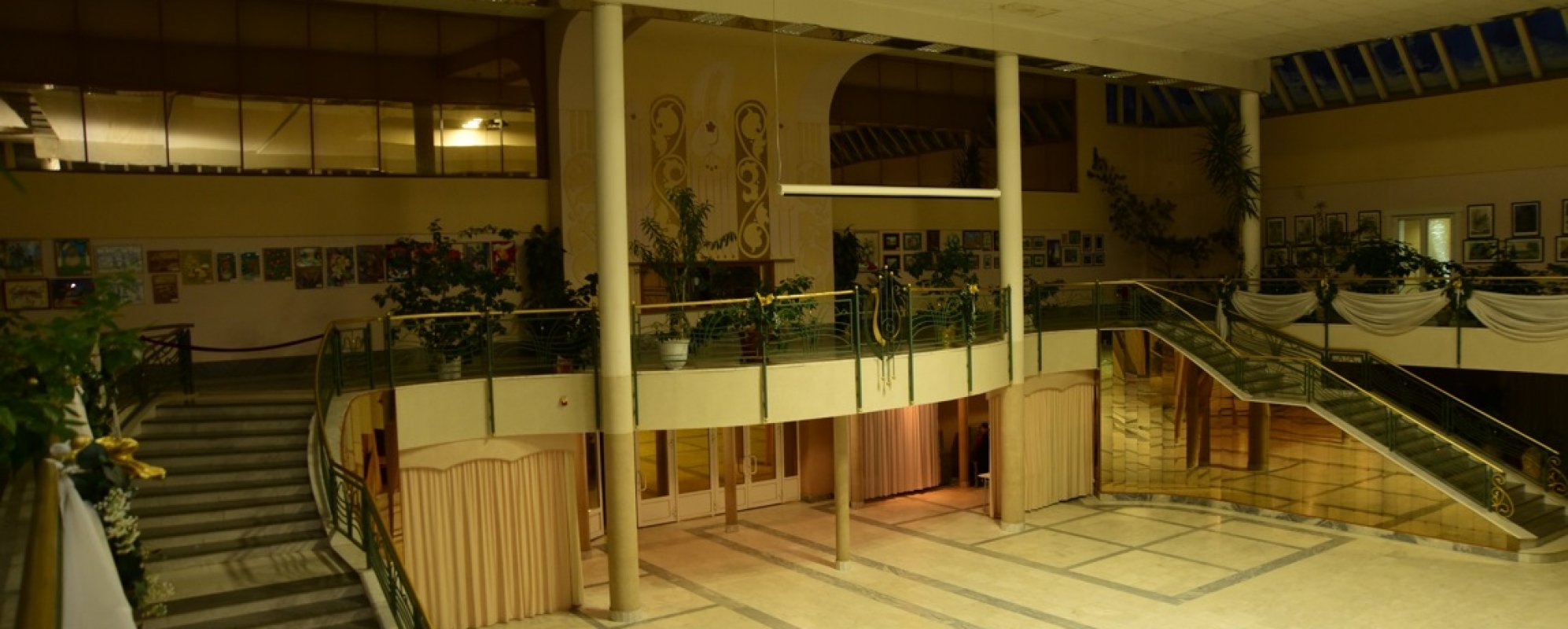 Фотографии фойе ГДК Мраморный зал