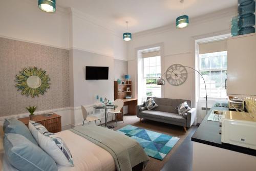 Фотография квартиры Berkeley Sq Pads - Your Apartment