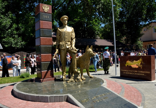 Фотографии памятника 
            Памятник пограничникам