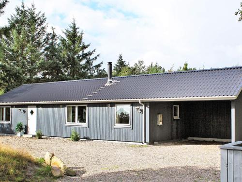 Фотография гостевого дома Three-Bedroom Holiday home in Blåvand 4