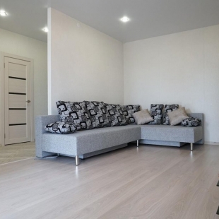 Фотография квартиры Диван и чемодан на Галущака 15