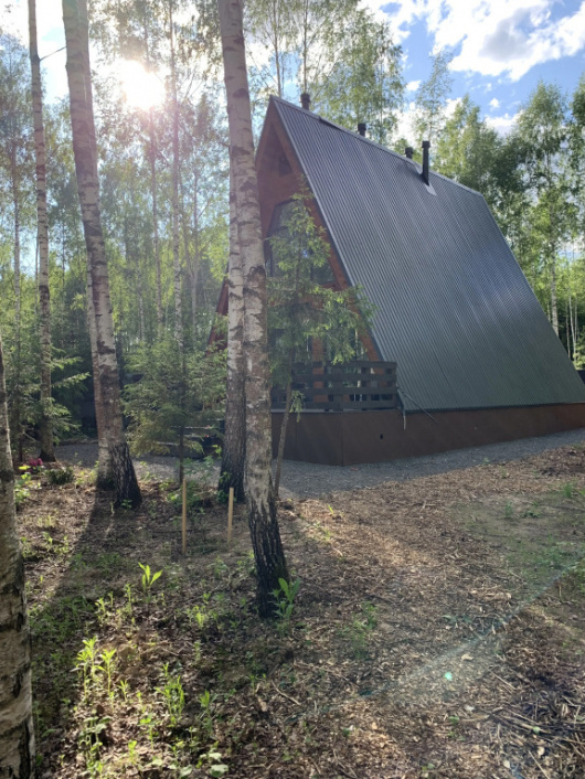 Фотографии Коттеджа 
            Частный дом A-фрейм в лесу Зеленого города