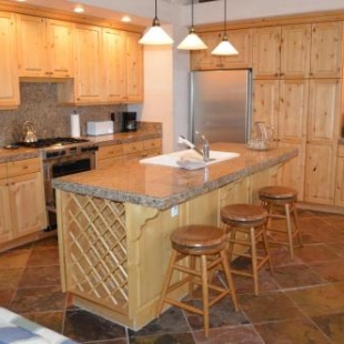 Фотография гостевого дома River Ridge Townhome - West Ketchum with Private Hot Tub & Garage