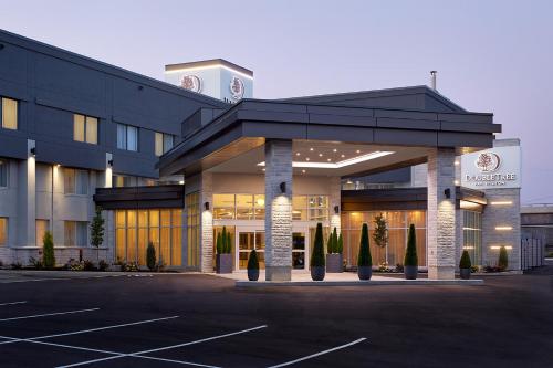 Фотография гостиницы Doubletree By Hilton Montreal Airport