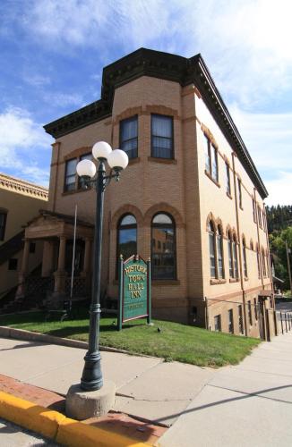 Фотография гостиницы Town Hall Inn