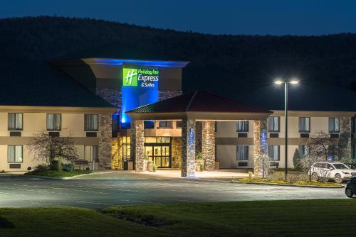 Фотография гостиницы Holiday Inn Express & Suites Cooperstown, an IHG Hotel