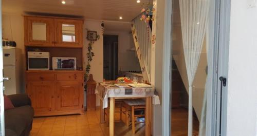 Фотография гостевого дома Maison de 2 chambres avec jardin clos a Leucate