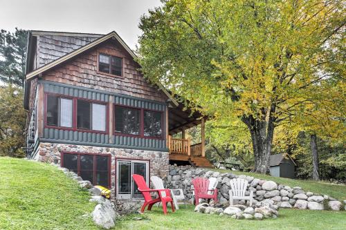 Фотографии гостевого дома 
            Lakefront Mercer Cabin with 2 Lofts, Fire Pit and Porch