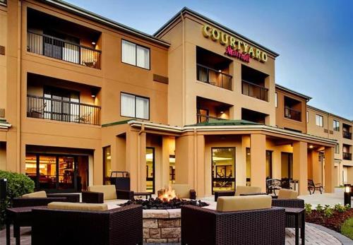 Фотография гостиницы Courtyard Greenville