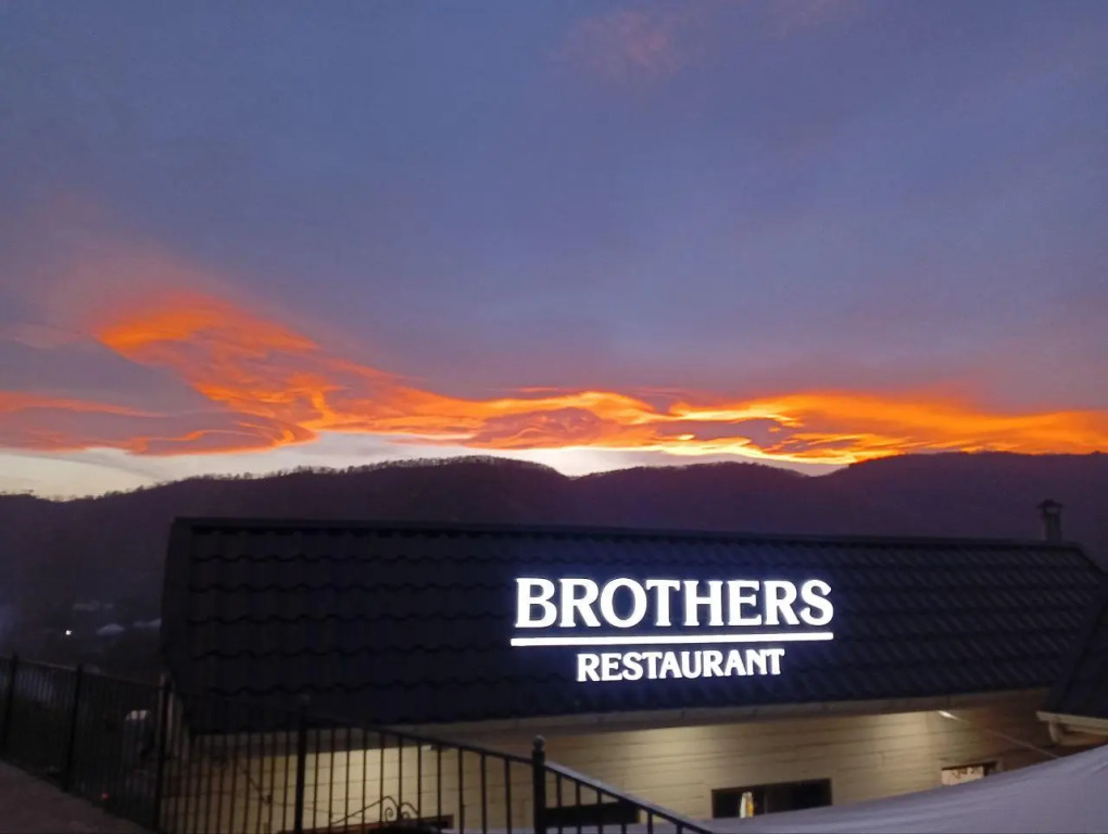 Фотография Коттеджа Коттеджи на Крепости семи братьев и одной сестры в Хучни