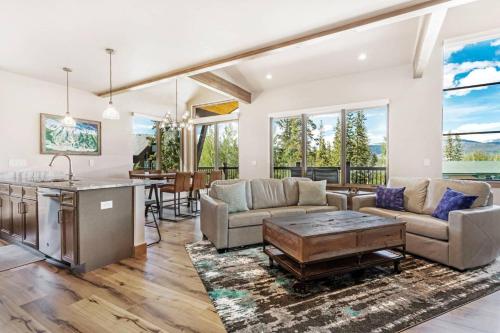 Фотография гостевого дома Treehouse Village 323