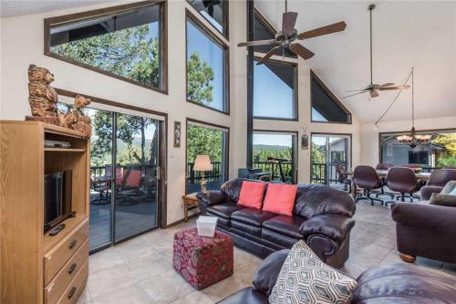 Фотографии гостевого дома
Gray Wolf Lodge, 4 Bedrooms, Hot Tub, Mountain View, Pool Table, Sleeps 9