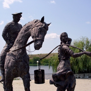 Фотография памятника Шолоховские Григорий и Аксинья