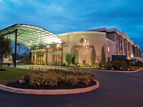 Фотография гостиницы DoubleTree by Hilton Buffalo-Amherst