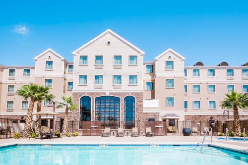 Фотография гостиницы Staybridge Suites El Paso Airport, an IHG Hotel