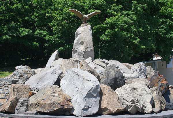 Фотография памятника Скульптура орла