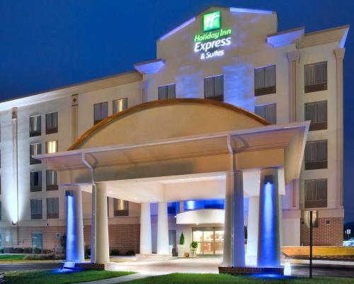 Фотография гостиницы Holiday Inn Express Hotel & Suites Fredericksburg, an IHG Hotel