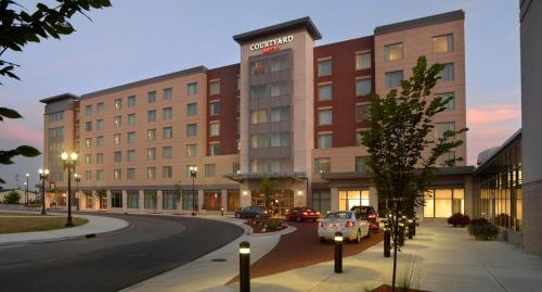 Фотография гостиницы Courtyard by Marriott Muncie at Horizon Convention Center