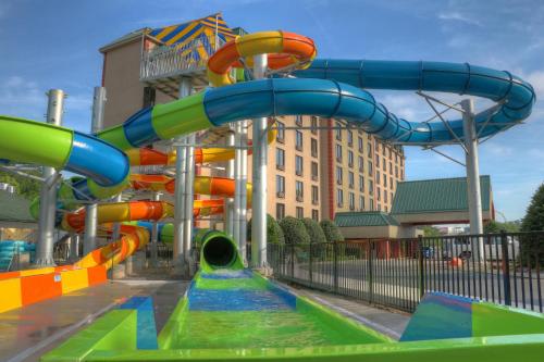 Фотография гостиницы Country Cascades Waterpark Resort