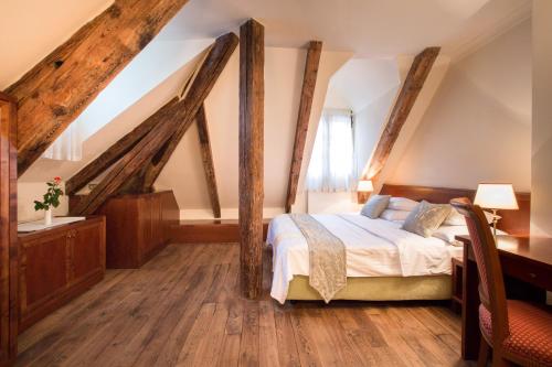 Фотография гостиницы Miss Sophie's Charles Bridge