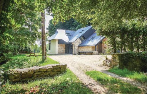 Фотографии гостевого дома 
            Nice home in Bannalec w/ WiFi and 3 Bedrooms