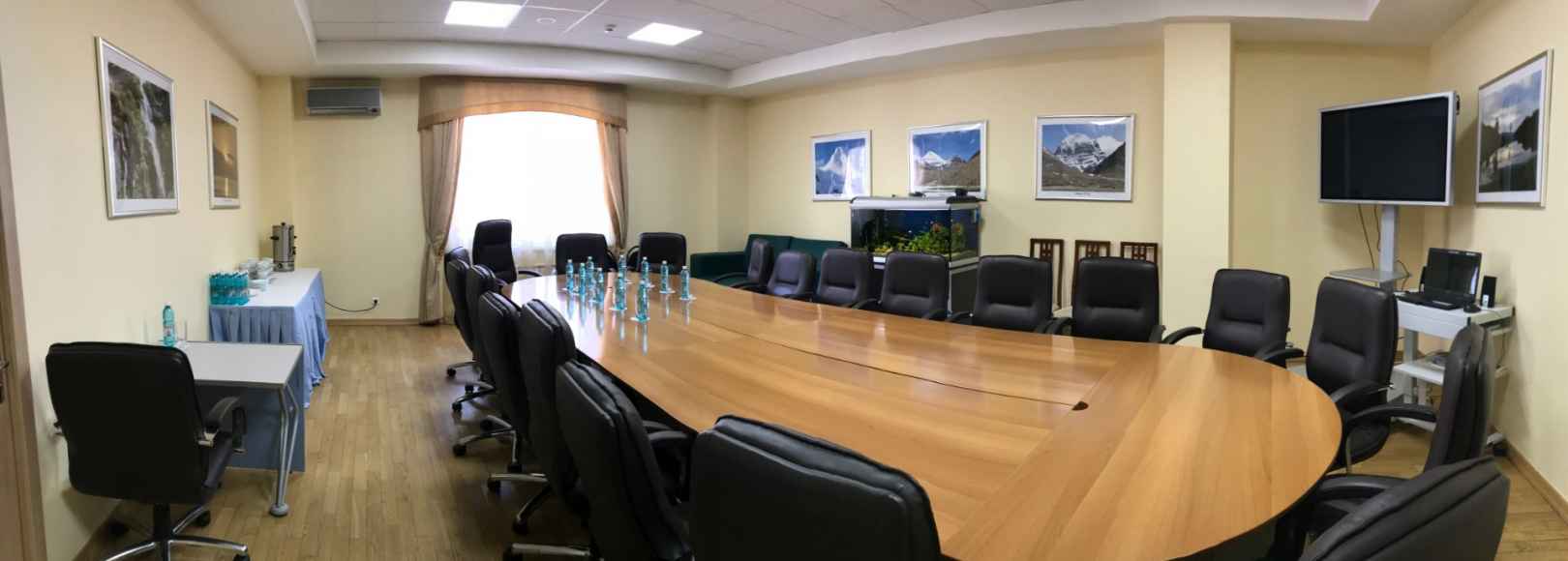 Фотография комнаты для переговоров Югра-Экспо