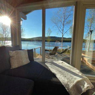 Фотография гостевого дома Aurora mökki porealtaalla Lapissa Tenojoen rannassa