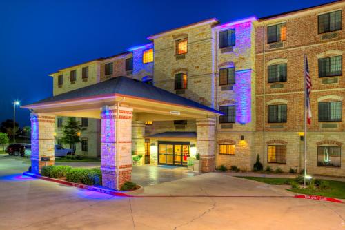 Фотография гостиницы Holiday Inn Express and Suites Granbury, an IHG Hotel