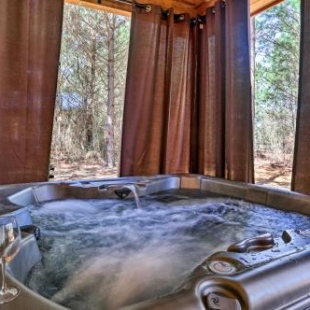 Фотография гостевого дома The Breeze Forested Oasis with Hot Tub and Deck!