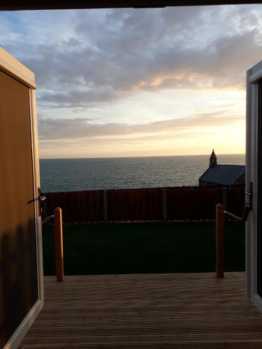 Фотография гостиницы Allibella Shepherds Hut, Amazing Seaview, Private garden, Pet Friendly