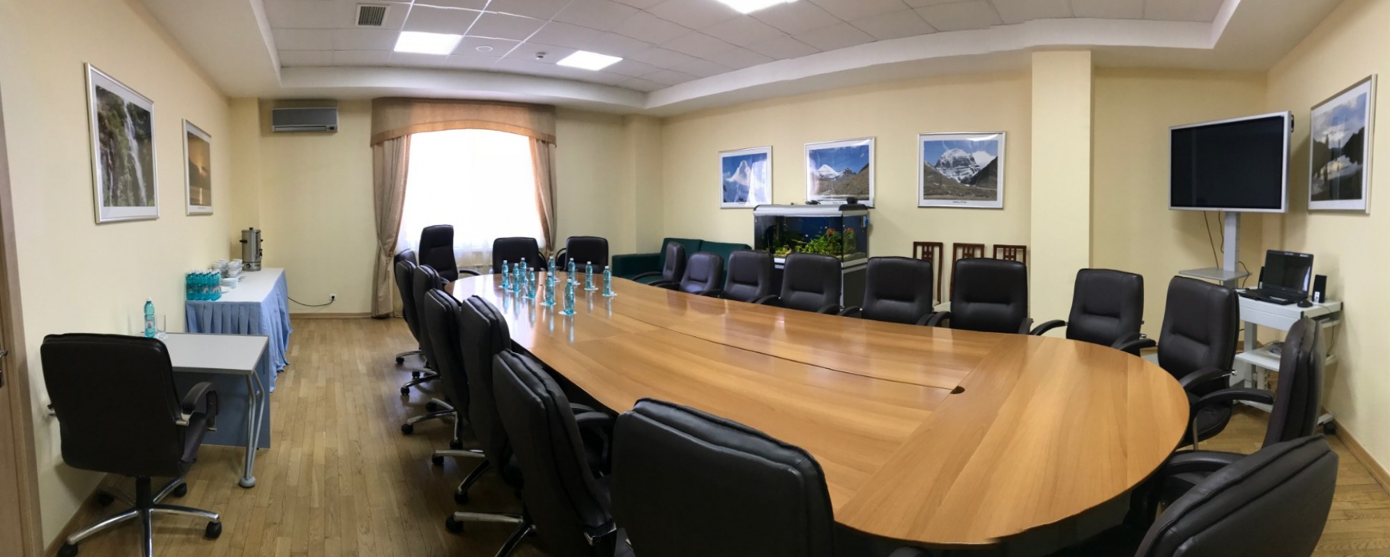 Фотографии комнаты для переговоров Югра-Экспо