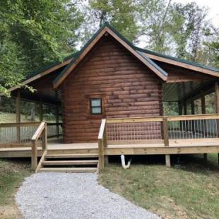 Фотографии гостевого дома 
            Pine Creek Horseman's Camp Hocking Hills Cabins